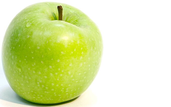 La liste des aliments autorisés dans le régime au sarrasin comprend les pommes